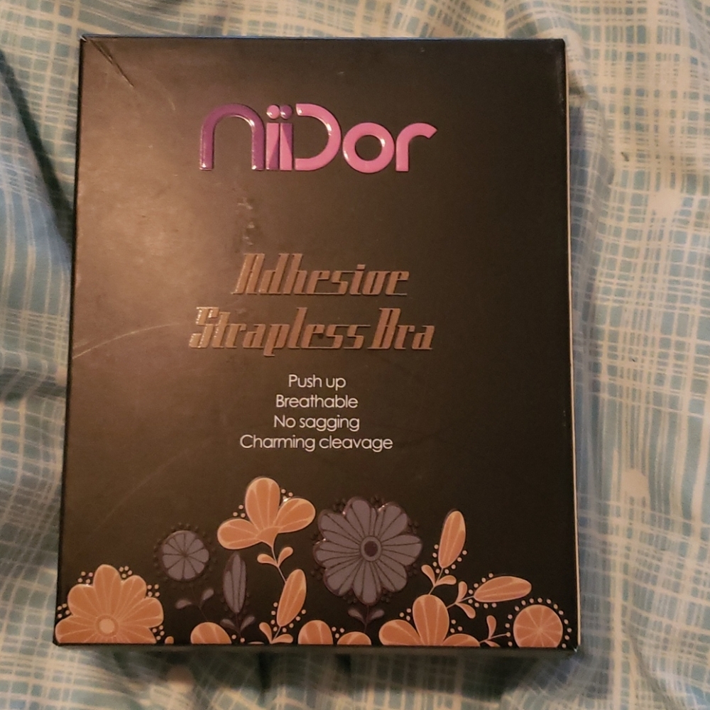 Adhesive strapless bra